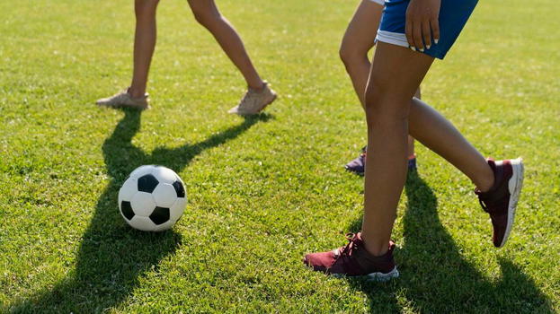 Pordenone sotto choc: giovane calciatore si spegne a 15 anni durante una partita tra amici alla vigilia di Natale