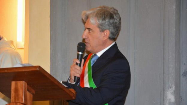 Sindaco di Castiglione del Genovesi colpit° in strada: ricoverato con fratture multiple