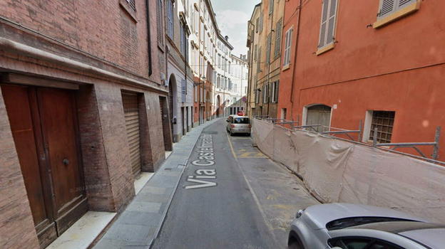 Don Rodrigo contuso in pieno centro a Modena: condizioni stabili, ricerche in corso