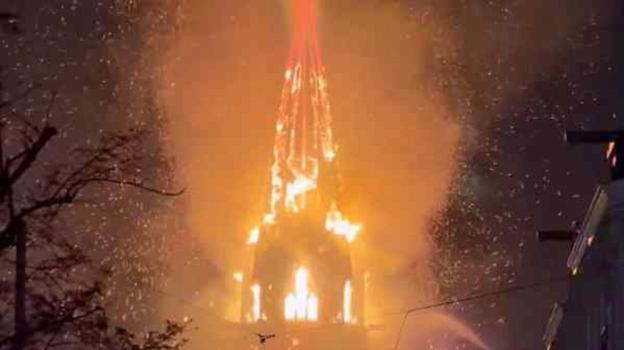 Amsterdam perde un simbolo: la Vondelkerk devastata da un vasto incendio nella notte