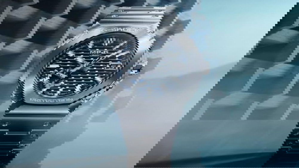 Casio presenta il G-Shock MRG-B2100D-2A: eleganza in titanio e blu ispirata all’arte laica giapponese