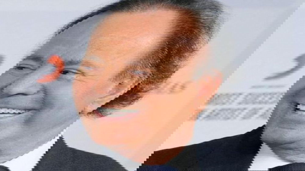 Julio Iglesias accusato da due ex dipendenti: presunti abusi e clima di terr*re nelle residenze