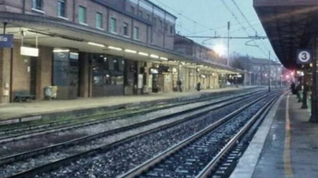 Disagi sulla linea ferroviaria di Reggio Emilia: circolazione sospesa per ore e pendolari in difficoltà