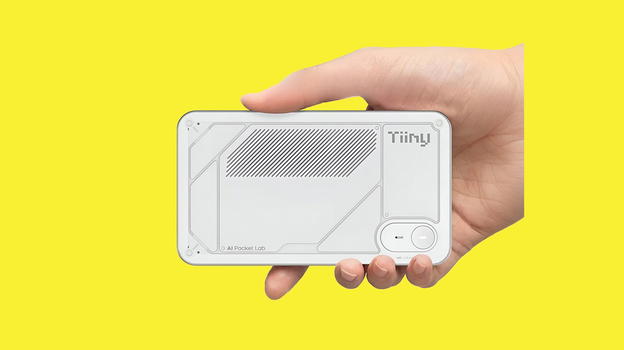 Tiiny AI Pocket Lab: il mini PC che promette di portare i grandi modelli di intelligenza artificiale in tasca