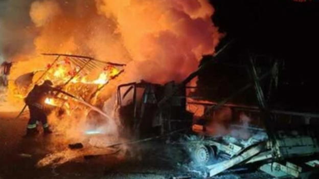 Furgone coinvolto con un tir sull’A22: due persone perdono la vita, traffico paralizzato