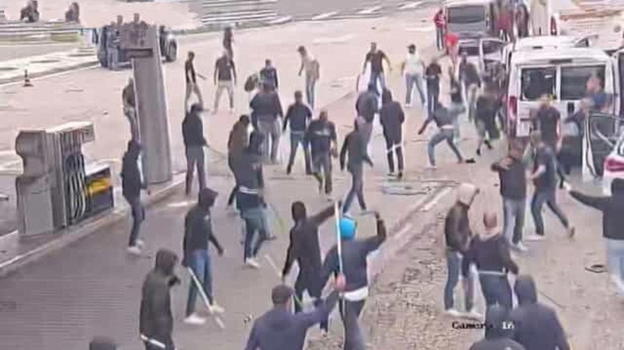 A1 ancora sotto i riflettori all’alba: disordini tra gruppi di tifosi, traffico rallentato e controlli rafforzati