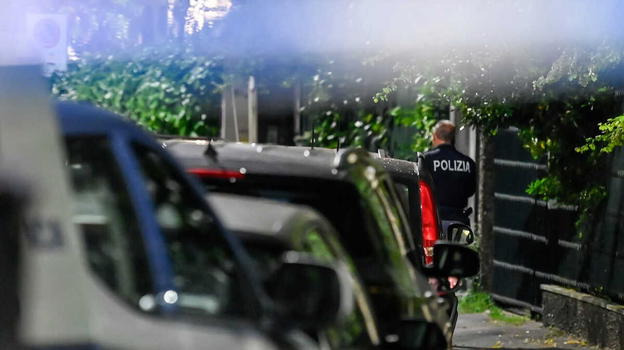 Blitz della polizia al matrimonio per il padre, ma era uno scherzo