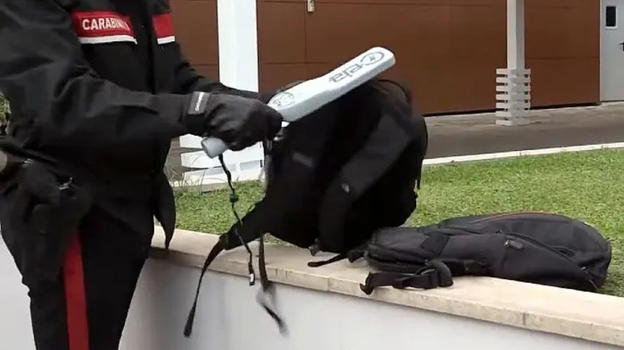 Metal detector a scuola e più controlli: il governo si prepara