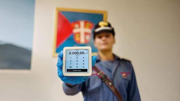 Napoli alle prese con i borseggiatori 2.0: Pos contactless nascosti rubano soldi dai conti