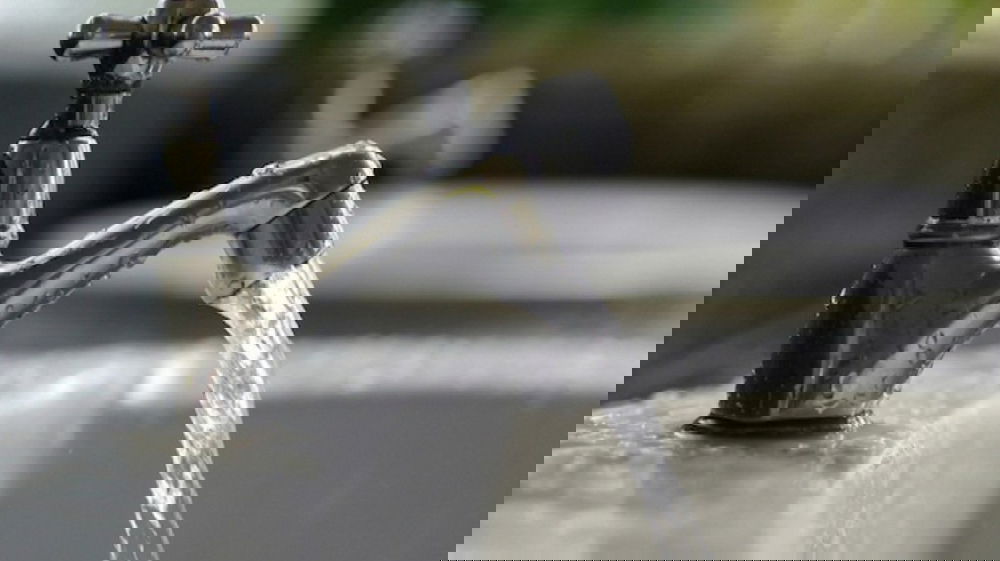 Malori a scuola, l’acqua non nasconde alcun pericolo: analisi confermano potabilità completa