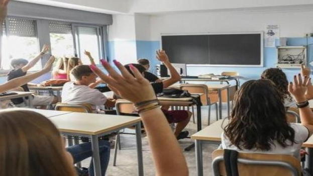 Novara, ragazzo di 15 anni chiede aiuto alla polizia dopo anni di pressioni per i voti