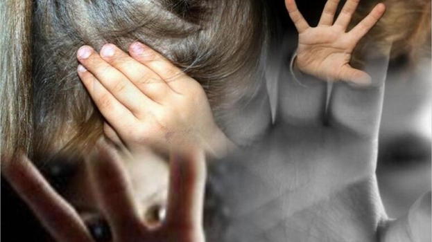 Brescia, minore scopre di essere incinta: arrestato il padre