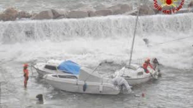 Maltempo in Sardegna, affonda il peschereccio “Luigino”: due dispersi, un marinaio salvo