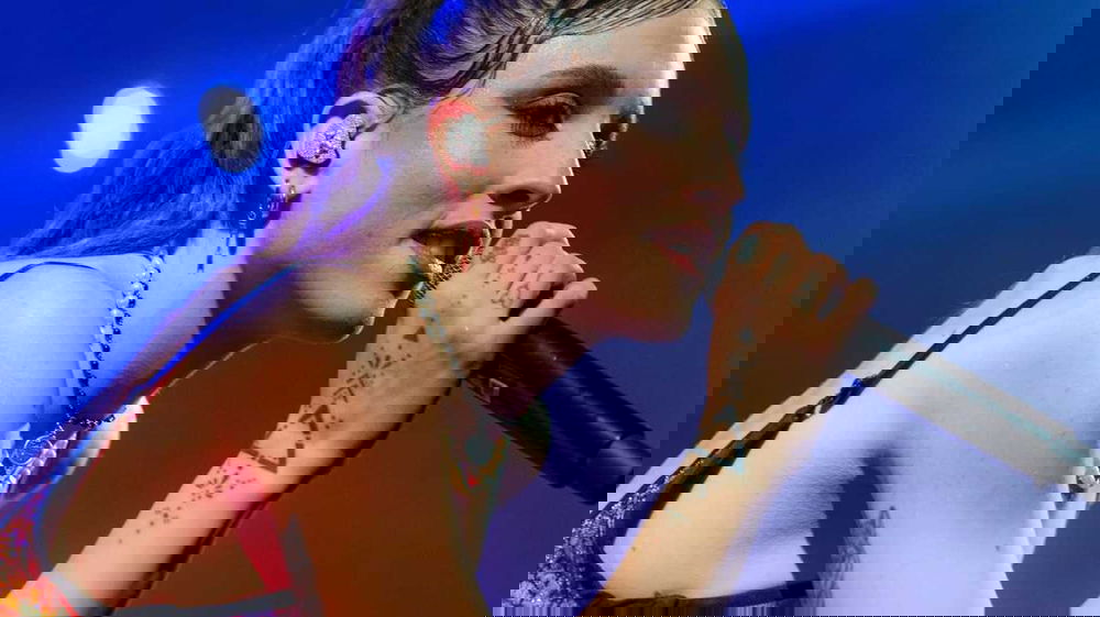 Angelina Mango si racconta ai fan: "Ho temuto di non tornare sul palco, oggi riscopro la libertà"