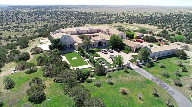Nuovi accertamenti sul ranch di Epstein in New Mexico: verifiche su resti rinvenuti nell’area
