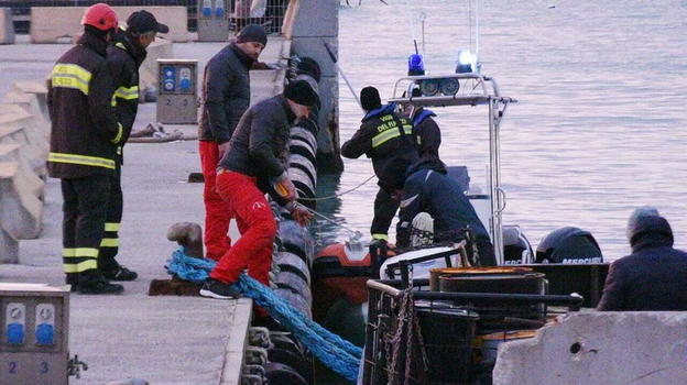 Giovane scompare dopo un litigio in famiglia: ricerche in corso nel porto di Civitanova