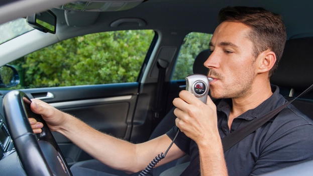 Alcolock obbligatorio al via in Italia: chi deve installarlo e come funziona davvero
