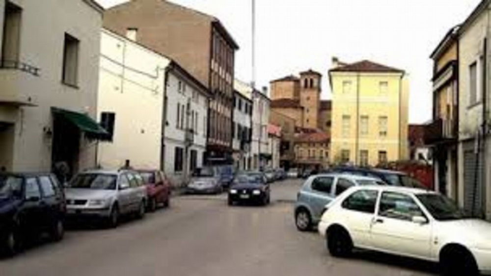Notte di tensione a Rovigo: uomo colpito in centro e tentato furto in abitazione