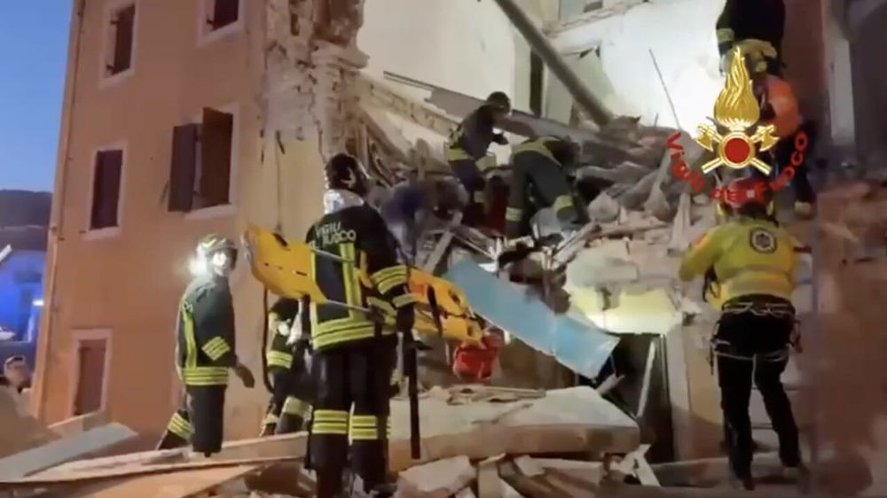 Crolla una palazzina: un uomo ha perso la vita, tre persone salvate dalle macerie