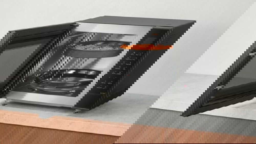 Panasonic rinnova la cucina domestica: microonde Air Fry, macchine per pane e gelato e nuovi estrattori