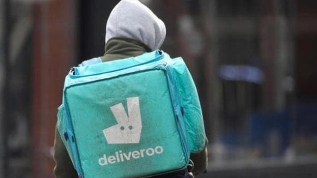 Controllo giudiziario anche per Deliveroo: 20 mila rider a rischio povertà