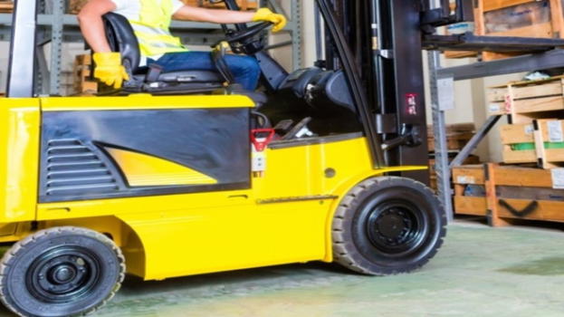 Operaio licenziato per 20 video su TikTok quando il diritto di critica diventa offesa