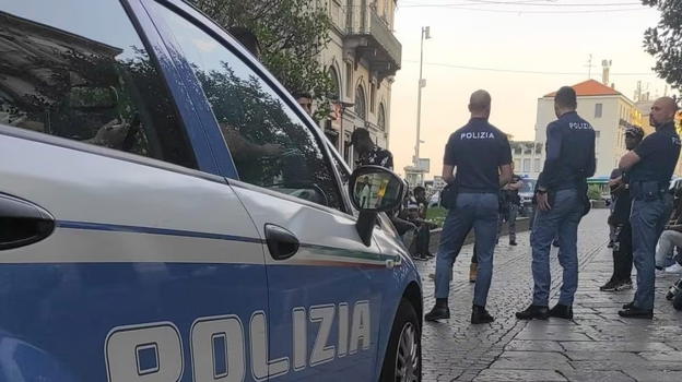 Dramma in pieno centro a Livorno, una persona sotto custodia