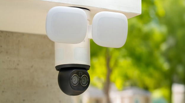 Reolink TrackFlex Floodlight WiFi arriva in Italia: sicurezza 4K e copertura totale per la casa smart