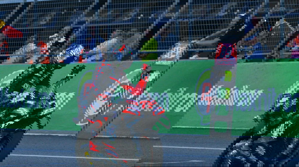 MotoGP Thailandia: Capolavoro Bezzecchi, l’Aprilia mette il Mondiale nel mirino.