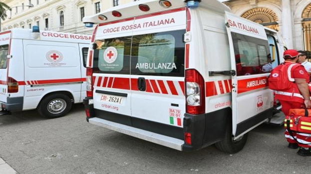 Genova, ragazzo di 17 anni contuso alla schiena nel centro storico: indagini in corso per chiarire la dinamica