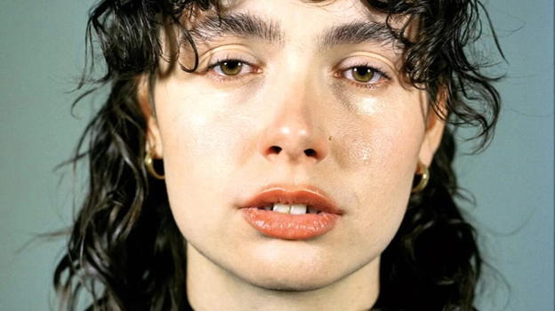 Nuova era musicale per Madame: in arrivo il terzo album e una tournée estiva nei festival italiani