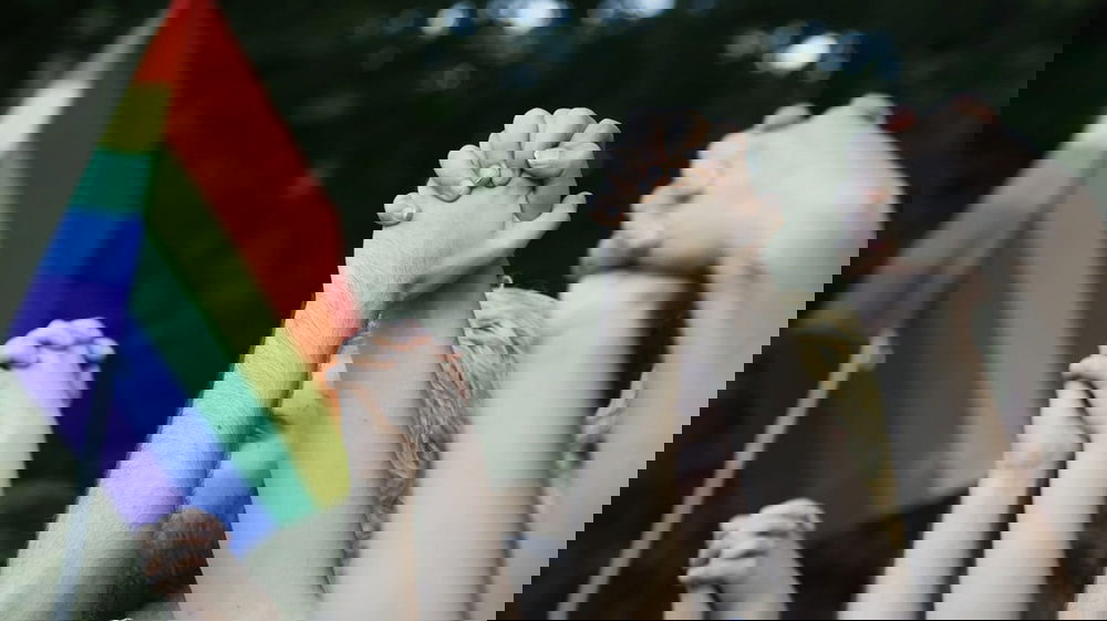 Appuntamenti online trasformati in trappole: tre giovani fermati a Roma dopo danni a uomini contattati sui social