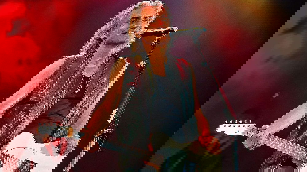 Luciano Ligabue: 66 anni di rock, passione e successi italiani