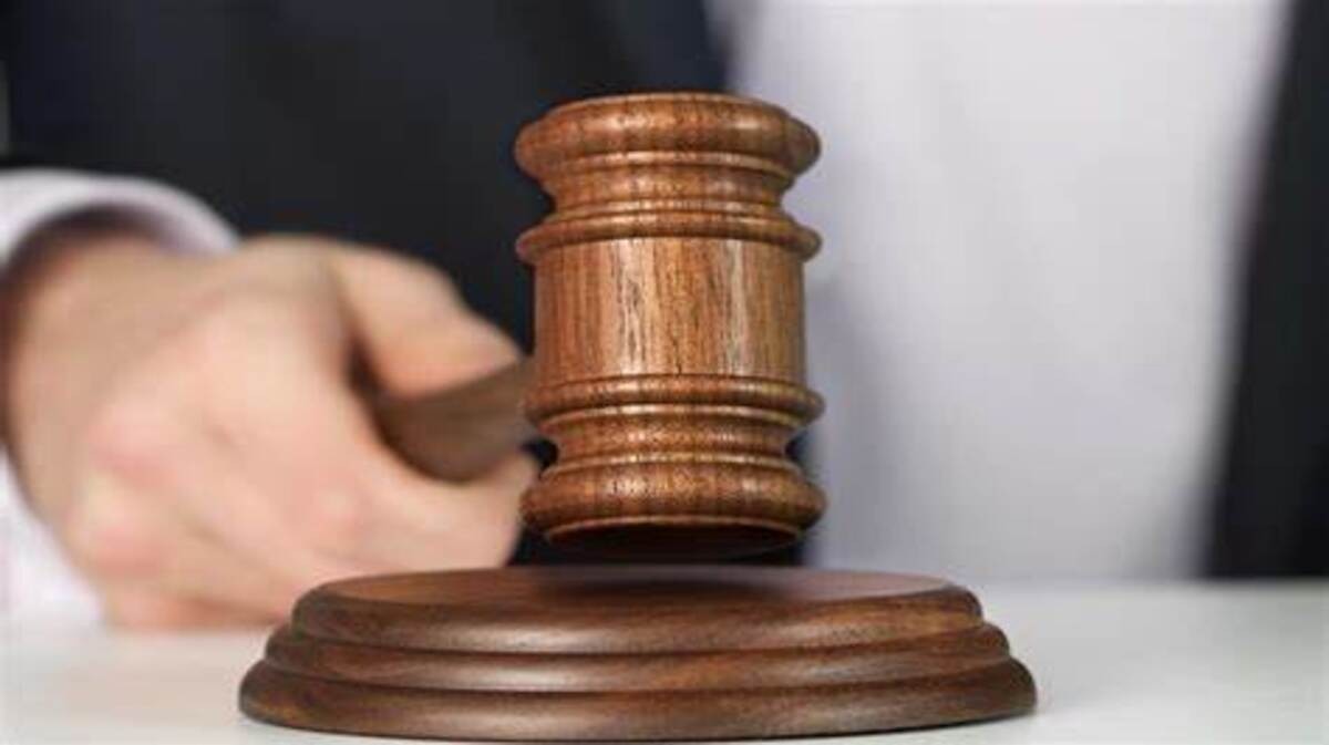 Doppia vita a Massa: infermiere condannato per assenze e risarcimento all’Asl