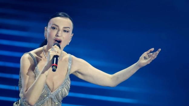 Arisa, l’estate live tra castelli e piazze con Foto Mosse