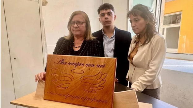 La pagella di Abanoud Youssef data alla famiglia durante la commemorazione