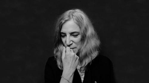 Patti Smith, ottant’anni di poesia elettrica sotto il cielo del Circo Massimo