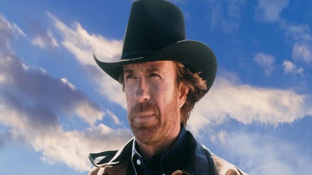 Addio a Chuck Norris: icona del cinema d’azione e leggenda pop