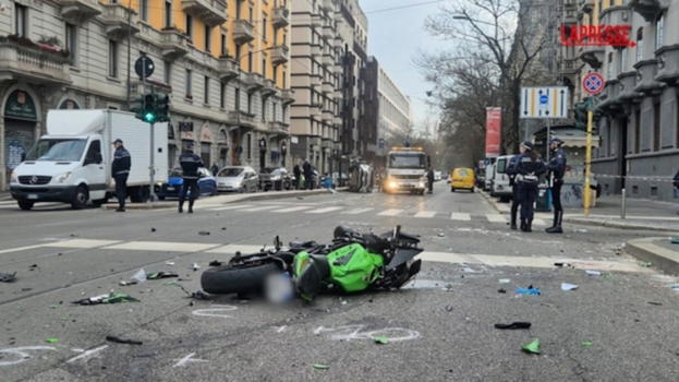 Milano, due giovani perdono la vita nello scontro tra moto e taxi: decisivi i filmati delle telecamere