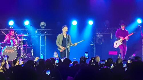 Nek conquista il Palatour di Bitritto: un concerto travolgente tra grandi hit e nuove emozioni