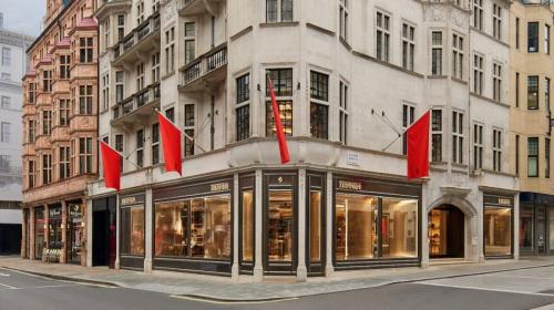 Ferrari a Londra: il nuovo tempio dove design e identità si incontrano