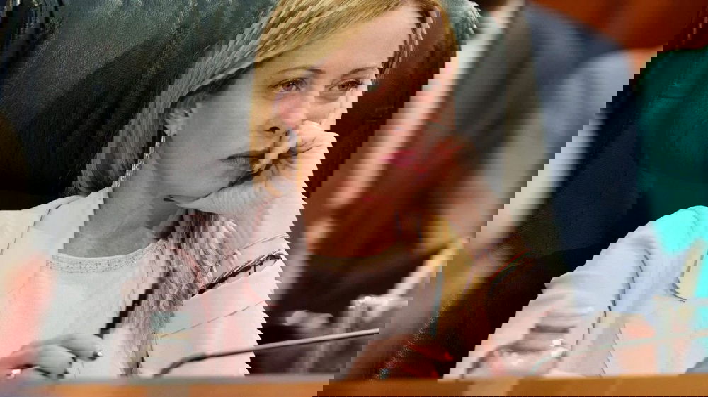 Governo del caos, Giorgia Meloni chiede le dimissioni anche di Daniela Santanché