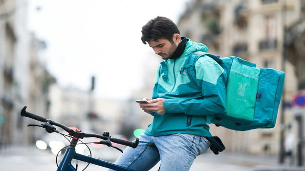 Il servizio delivery arriva a scuola: i divieti e le regole