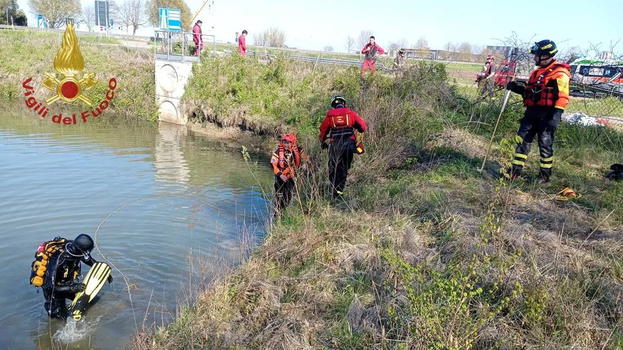 Madre e bambino trovati senza vita in un bacino artificiale nel Rodigino: comunità sotto shock, indagini in corso