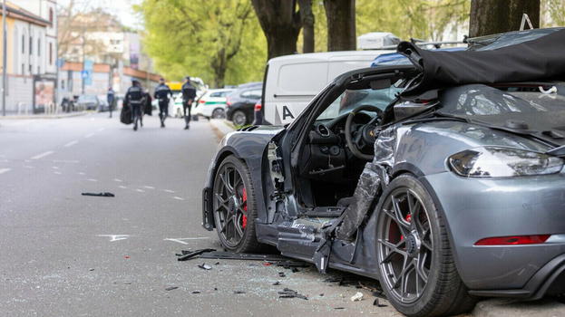 Milano, sinistro all’alba in viale di Porta Vercellina: 21enne perde la vita, coinvolte due giovani passeggere