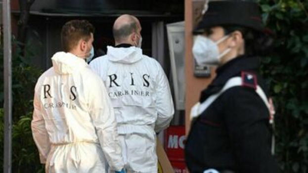 Uomo di 85 anni trovato senza vita in casa: arrestati moglie e figlio per m@ltrattamenti e sequestro