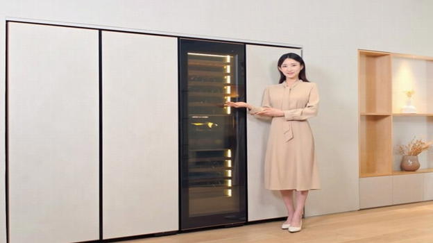 Samsung rivoluziona la cantina: l’AI riconosce i vini e suggerisce gli abbinamenti perfetti