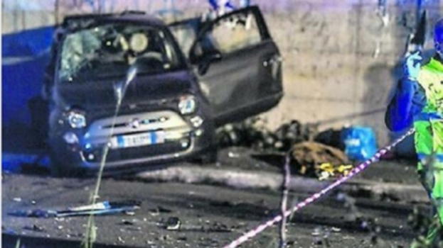 Roma, scontro nella notte in via Tuscolana: due persone perdono la vita, coinvolti anche due bambini