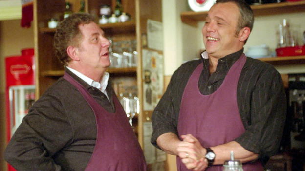 I Cesaroni tornano alla Garbatella: emozione, nostalgia e pubblico in festa per Claudio Amendola