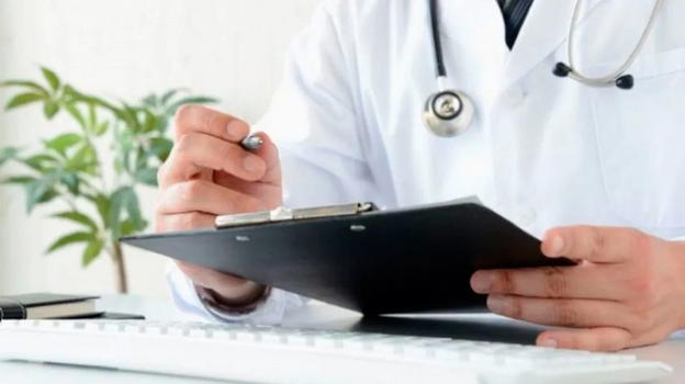 Visite “privilegiate” a Taranto: medico pubblico indagato per sistema parallelo